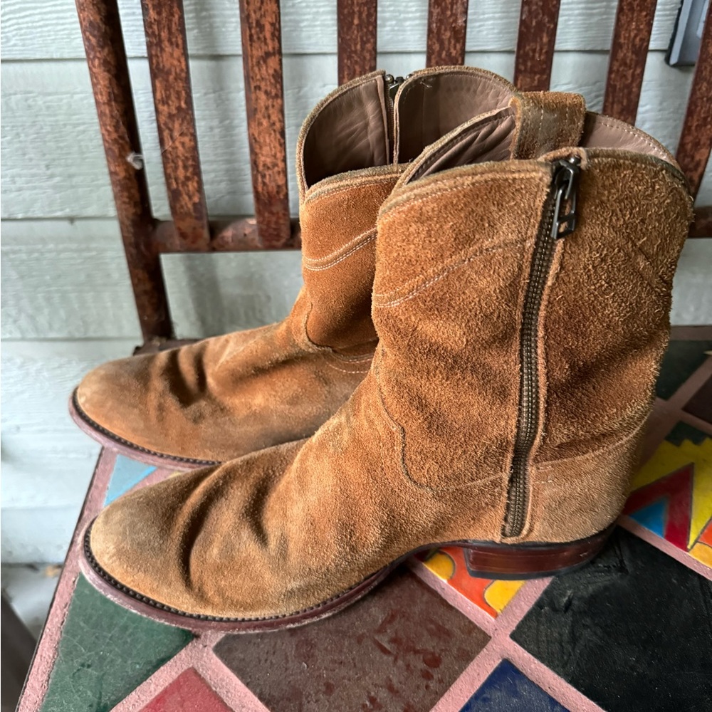 Men’s 9 1/2 EE suede zip up boots